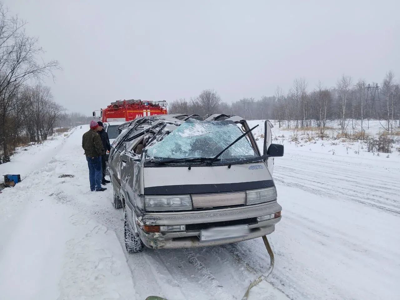 Сахалинца зажало в автомобиле после жесткого ДТП: на месте работали спасатели Сахалинца зажало в автомобиле после жесткого ДТП: на месте работали спасатели