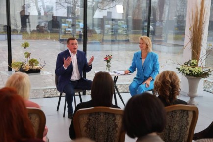 Сегодня губернатор Сахалинской области Валерий Лимаренко проводит пресс-конференцию с представителями островных СМИ