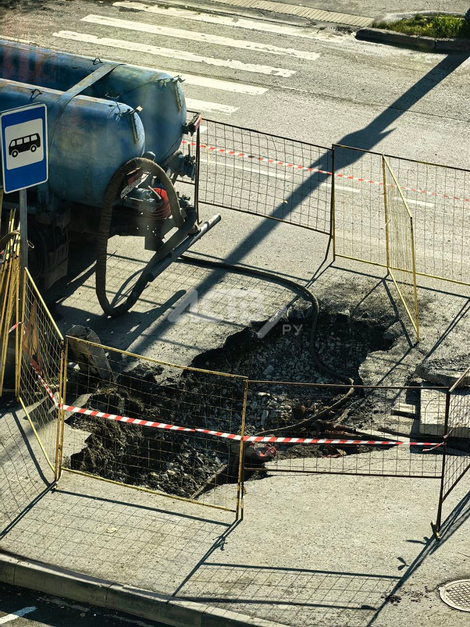 Сахалинцы жалуются на яму, которую сделали на отремонтированной дороге