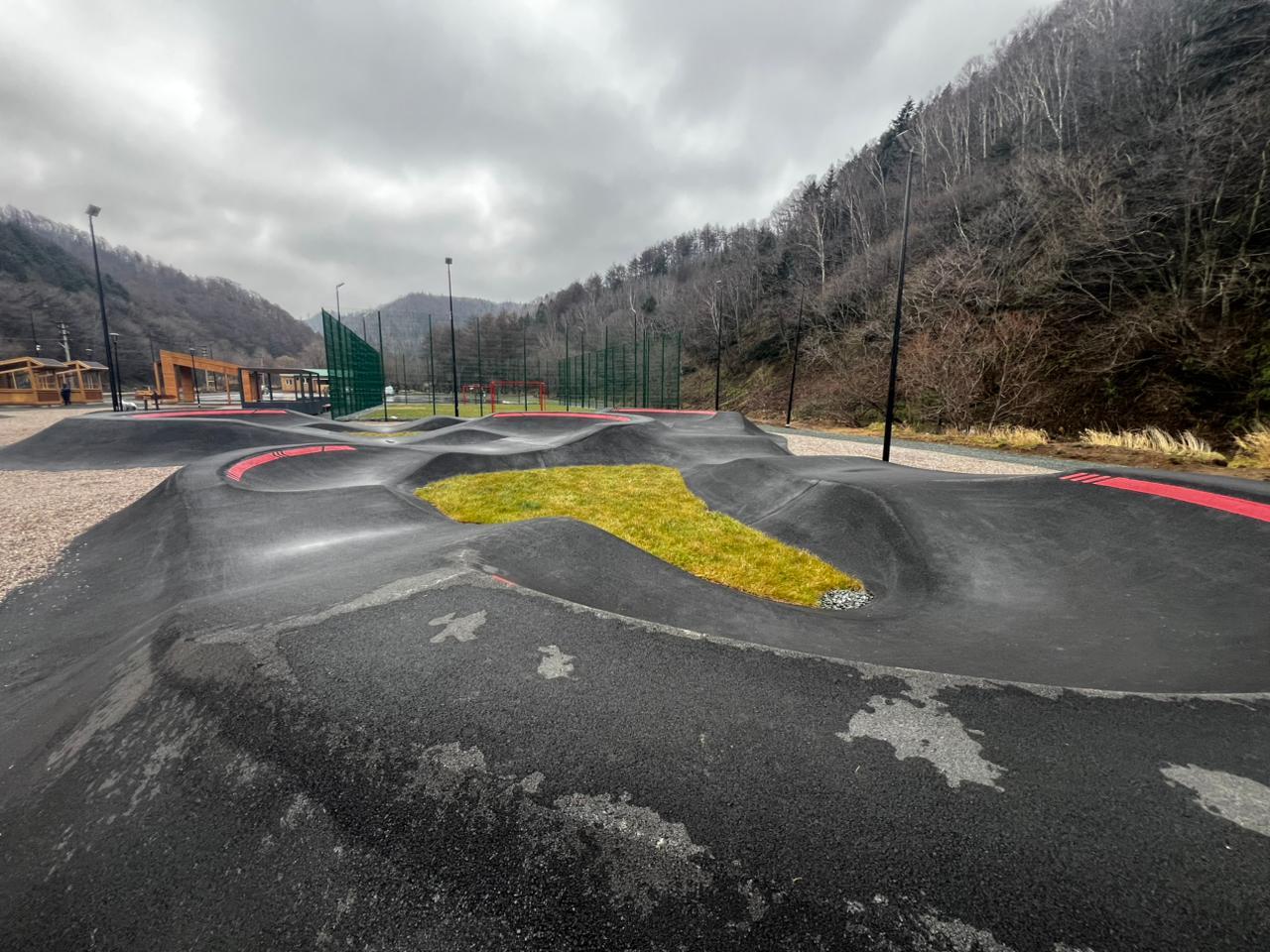 Променад, скейт-парк, мангалы: два красивых парка готовятся к сдаче на Сахалине Променад, скейт-парк, мангалы: два красивых парка готовятся к сдаче на Сахалине