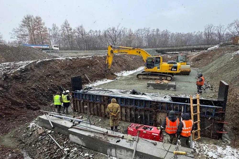 Ремонт моста через реку Христофоровку идет с опережением графика Ремонт моста через реку Христофоровку идет с опережением графика