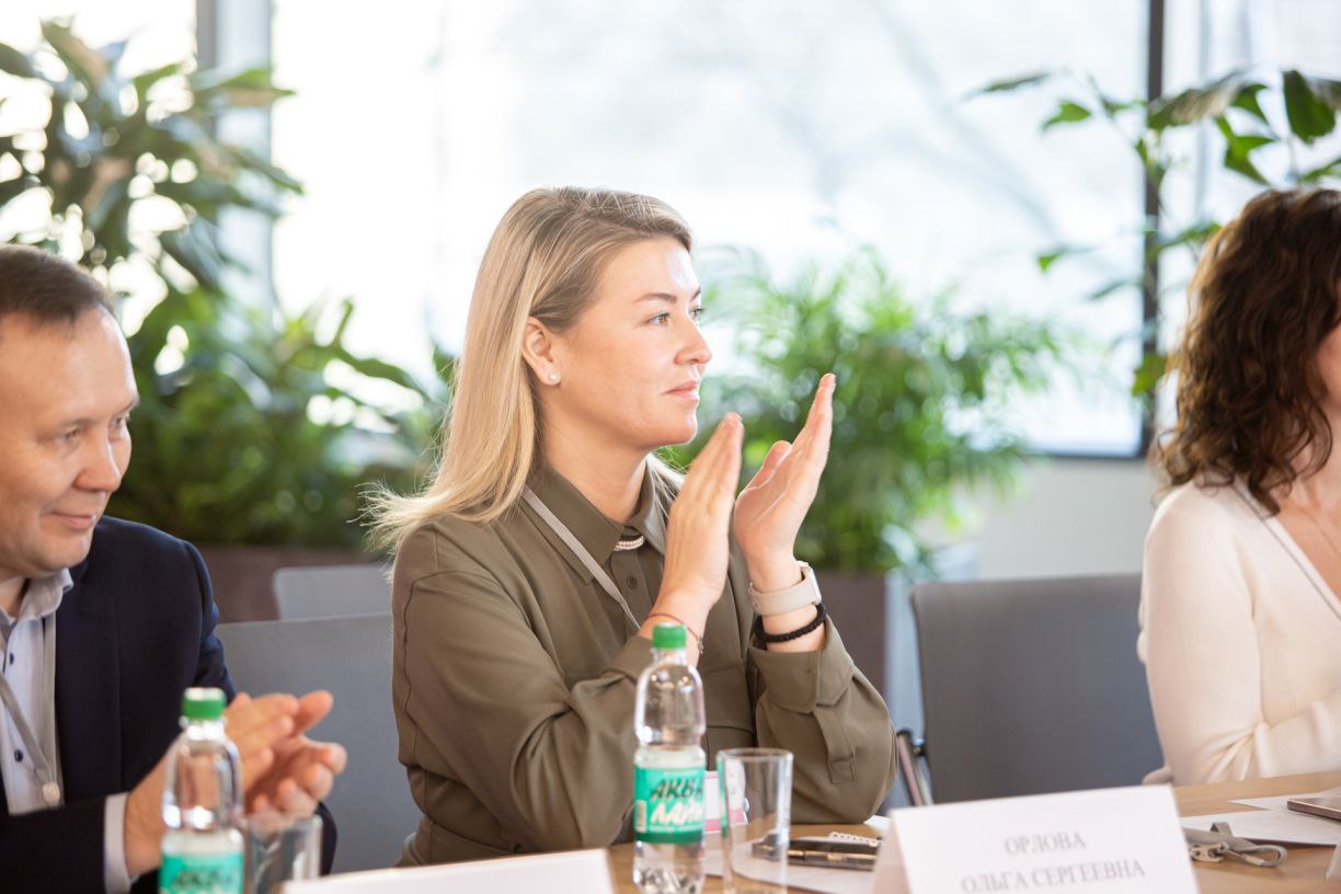 На Сахалине провели проектную сессию «Девушки рулят» На Сахалине провели проектную сессию «Девушки рулят»