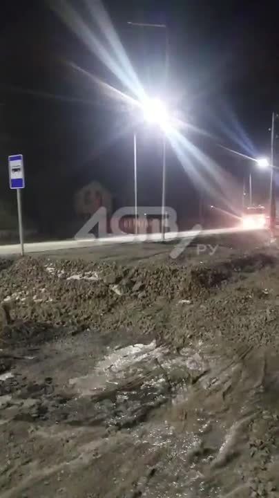 "Плевали на ограничения": большегрузы в Долинске продолжают разбивать "Тёплую долину"