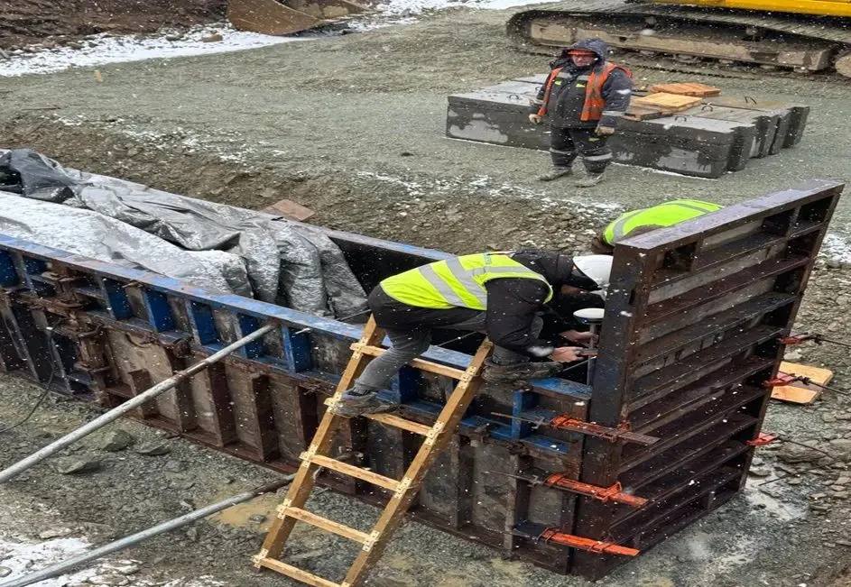 Ремонт моста через реку Христофоровку идет с опережением графика Ремонт моста через реку Христофоровку идет с опережением графика