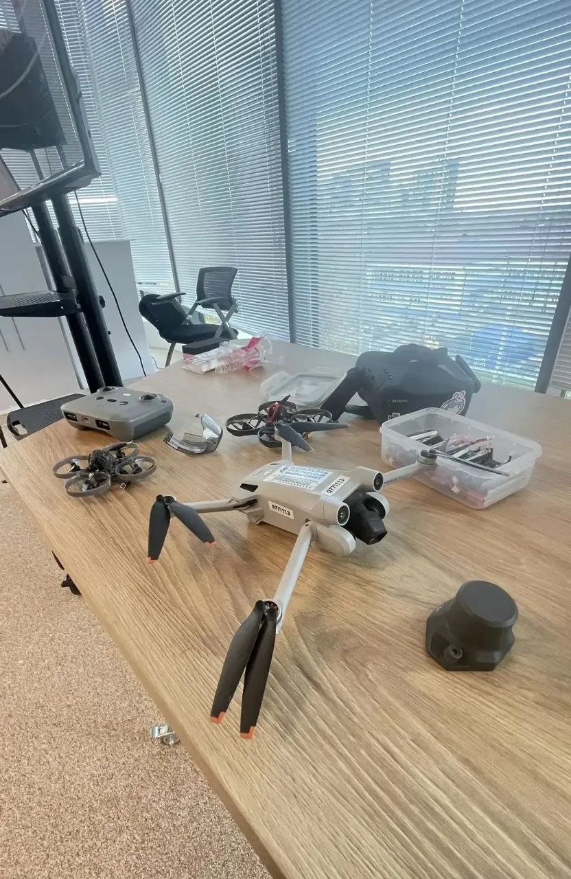 Сотрудники региональной пожарно-спасательной службы прошли обучение по управлению беспилотниками Сотрудники региональной пожарно-спасательной службы прошли обучение по управлению беспилотниками