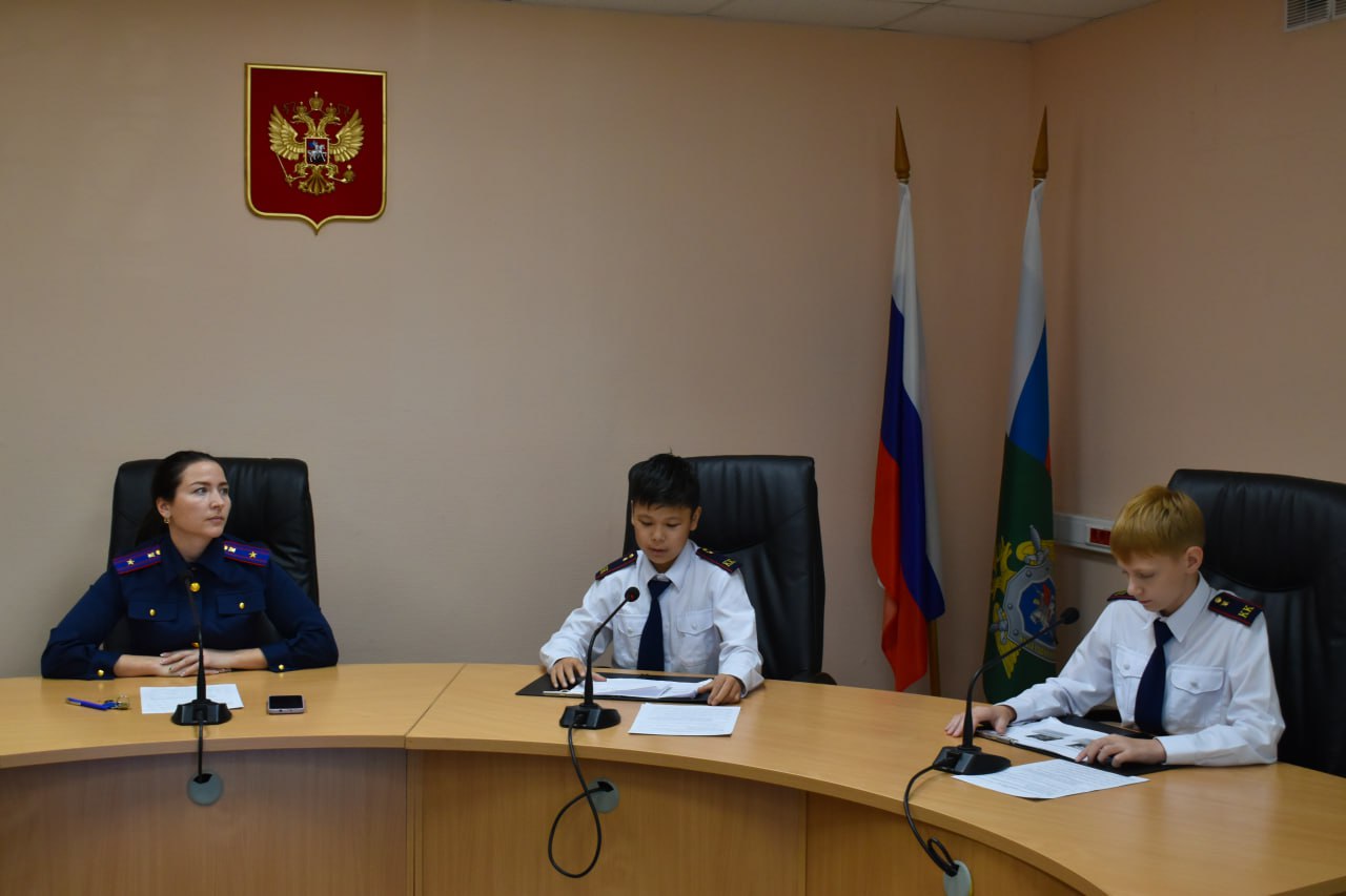 Сотрудник следственного управления СК России по Сахалинской области в рамках образовательного проекта «Патриоты Отечества» провела встречу воспитанников кадетского класса Следственного комитета России в Сахалинской области с... Сотрудник следственного управления СК России по Сахалинской области в рамках образовательного проекта «Патриоты Отечества» провела встречу воспитанников кадетского класса Следственного комитета России в Сахалинской области с...
