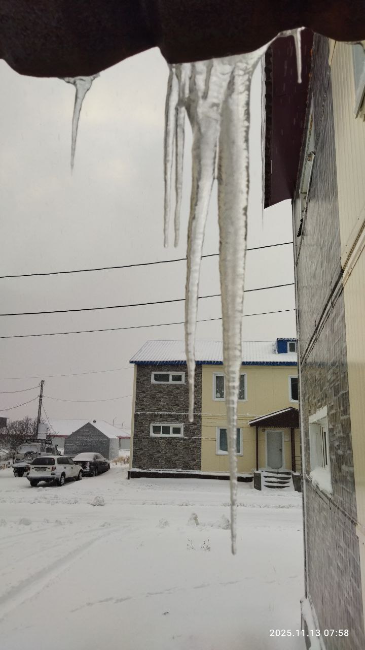 Северо-Курильск сегодня проснулся в снегу