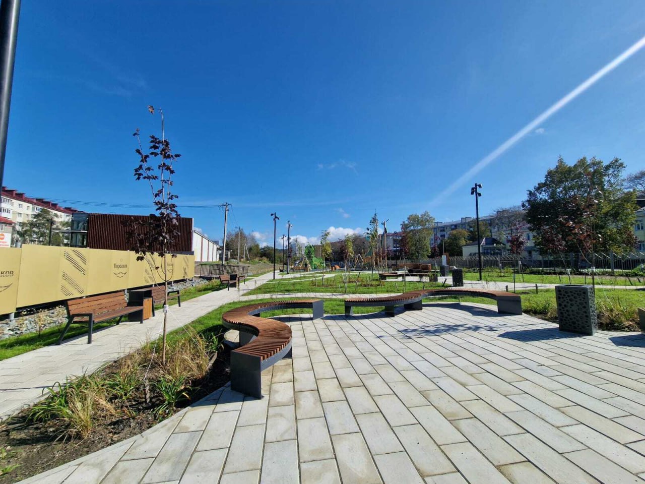 Новый сквер в Корсакове стал центром притяжения горожан Новый сквер в Корсакове стал центром притяжения горожан