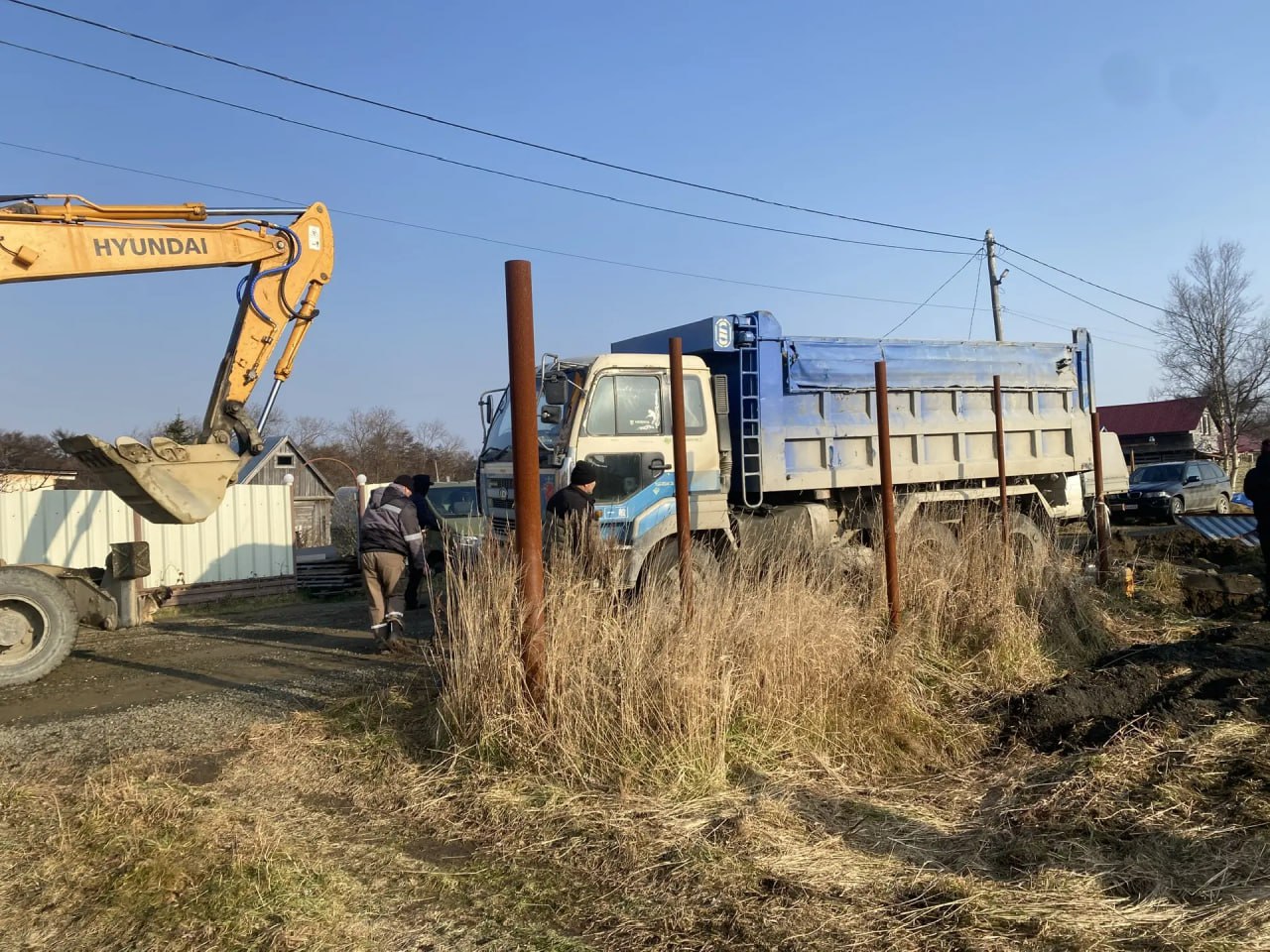 Специалисты начали восстанавливать повреждённый водовод на улице Озёрной