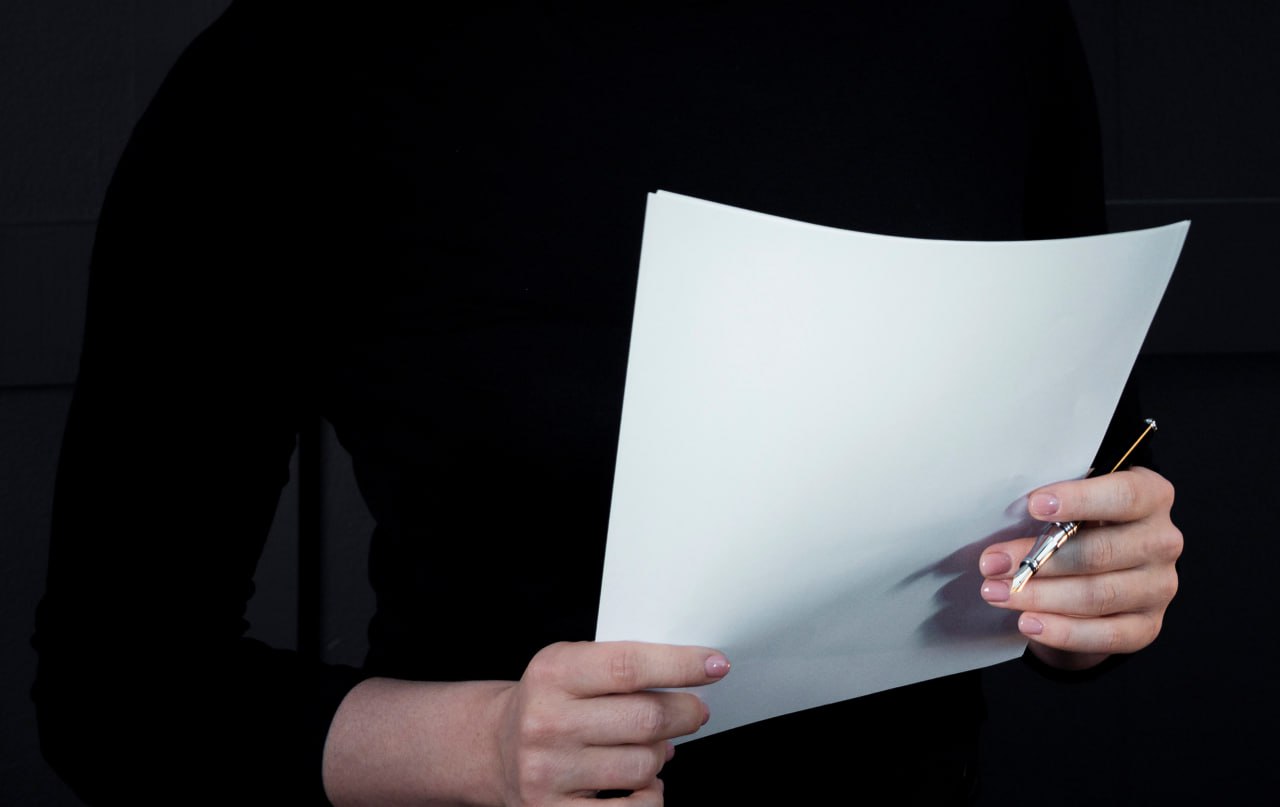 Житель Алтайского края пропитал наркотиком лист бумаги, чтобы привезти его в Курильск