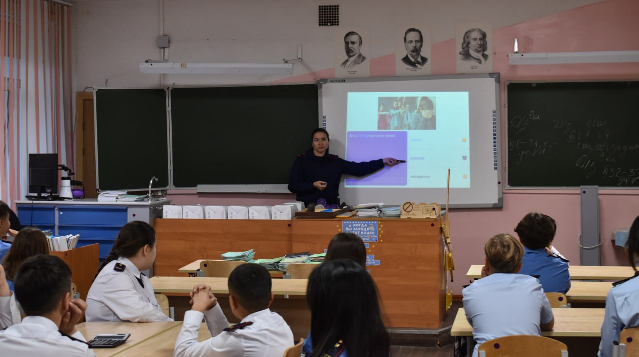 Сотрудник следственного управления СК России по Сахалинской области провела урок на тему кибербуллинга для воспитанников кадетского класса Сотрудник следственного управления СК России по Сахалинской области провела урок на тему кибербуллинга для воспитанников кадетского класса