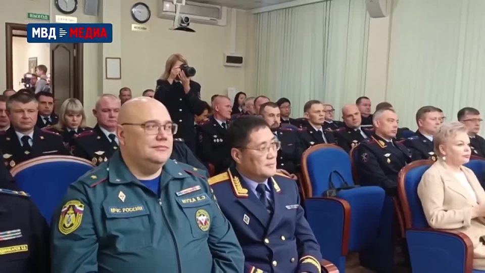 Владимир Колокольцев представил личному составу новых руководителей двух территориальных органов МВД России