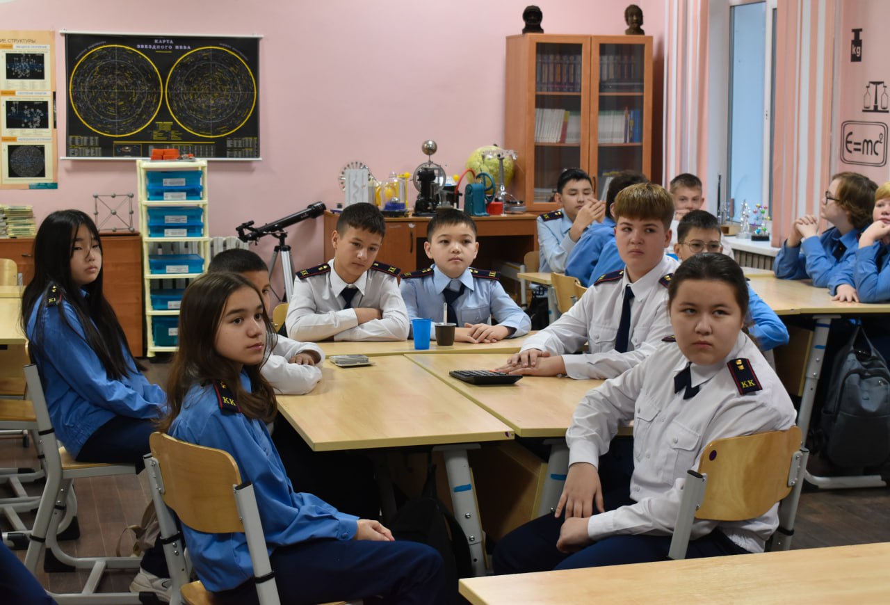 Сотрудник следственного управления СК России по Сахалинской области провела урок на тему кибербуллинга для воспитанников кадетского класса Сотрудник следственного управления СК России по Сахалинской области провела урок на тему кибербуллинга для воспитанников кадетского класса