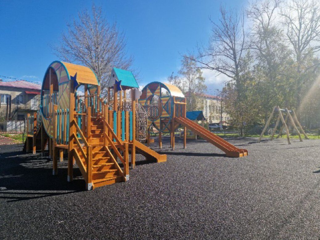Более 20 новых детских площадок построили на Сахалине и Курилах в 2025 году Более 20 новых детских площадок построили на Сахалине и Курилах в 2025 году