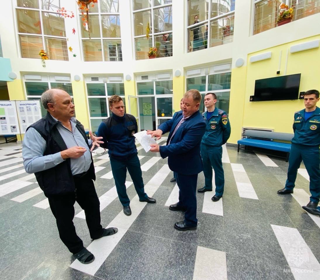 #БудниМЧС. Пожарные МЧС России изучили оперативно-тактические характеристики третьей гимназии В процессе работы сотрудники ознакомились с конструктивными и планировочными особенностями здания, проанализировали потенциальные... #БудниМЧС. Пожарные МЧС России изучили оперативно-тактические характеристики третьей гимназии В процессе работы сотрудники ознакомились с конструктивными и планировочными особенностями здания, проанализировали потенциальные...