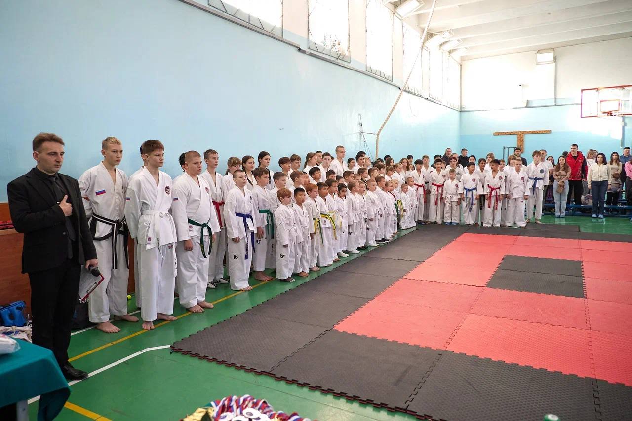 Сила, посвященная подвигу. В школе №13 состоялся турнир по боевым искусствам, посвященный памяти о выпускниках школы Евгении Лукашевиче и Алексее Чащеве, погибших в зоне СВО Сила, посвященная подвигу. В школе №13 состоялся турнир по боевым искусствам, посвященный памяти о выпускниках школы Евгении Лукашевиче и Алексее Чащеве, погибших в зоне СВО