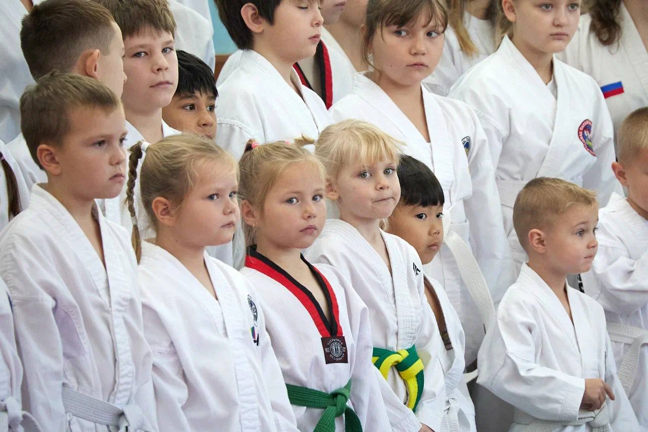 Сила, посвященная подвигу. В школе №13 состоялся турнир по боевым искусствам, посвященный памяти о выпускниках школы Евгении Лукашевиче и Алексее Чащеве, погибших в зоне СВО Сила, посвященная подвигу. В школе №13 состоялся турнир по боевым искусствам, посвященный памяти о выпускниках школы Евгении Лукашевиче и Алексее Чащеве, погибших в зоне СВО