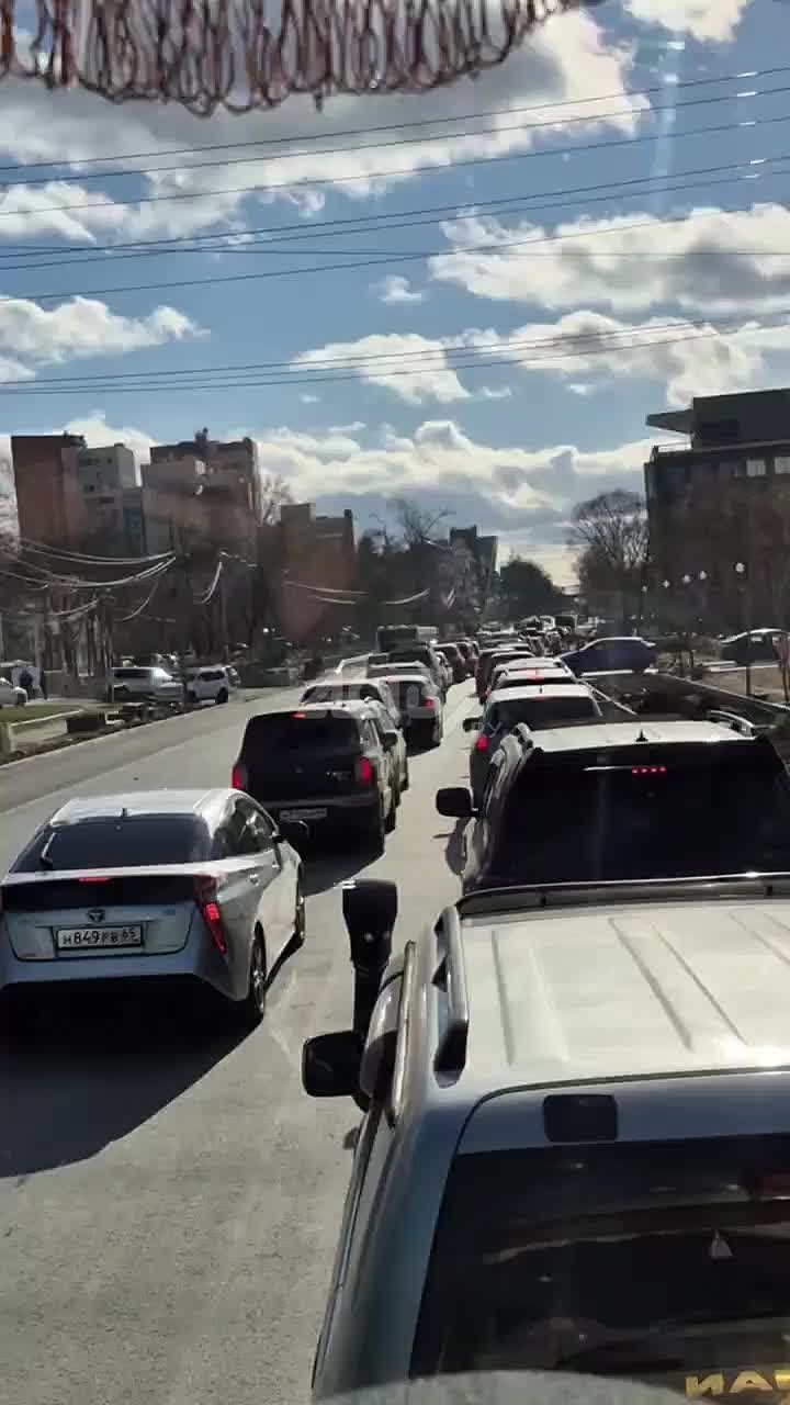 Снова "тройка": еще один автобус заметили на встречной полосе в Южно-Сахалинске