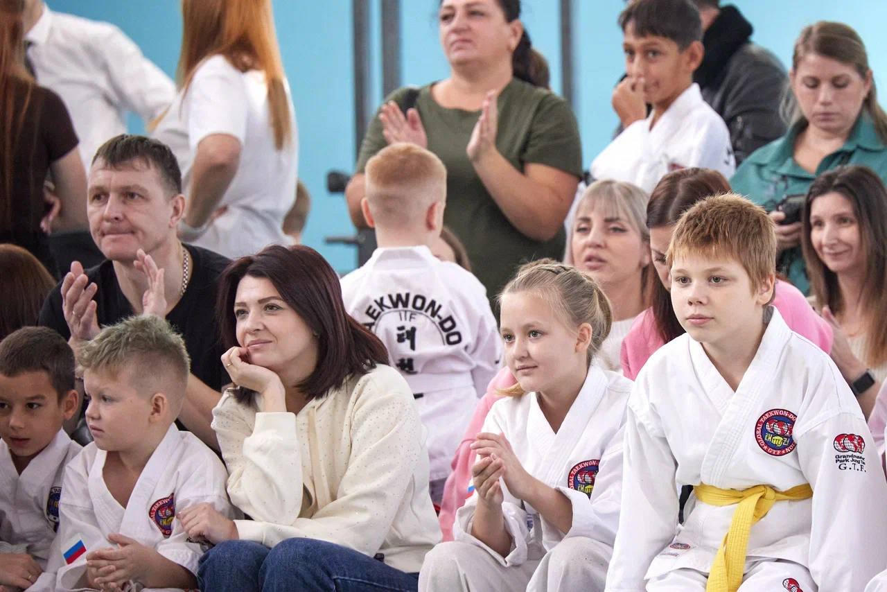 Сила, посвященная подвигу. В школе №13 состоялся турнир по боевым искусствам, посвященный памяти о выпускниках школы Евгении Лукашевиче и Алексее Чащеве, погибших в зоне СВО Сила, посвященная подвигу. В школе №13 состоялся турнир по боевым искусствам, посвященный памяти о выпускниках школы Евгении Лукашевиче и Алексее Чащеве, погибших в зоне СВО