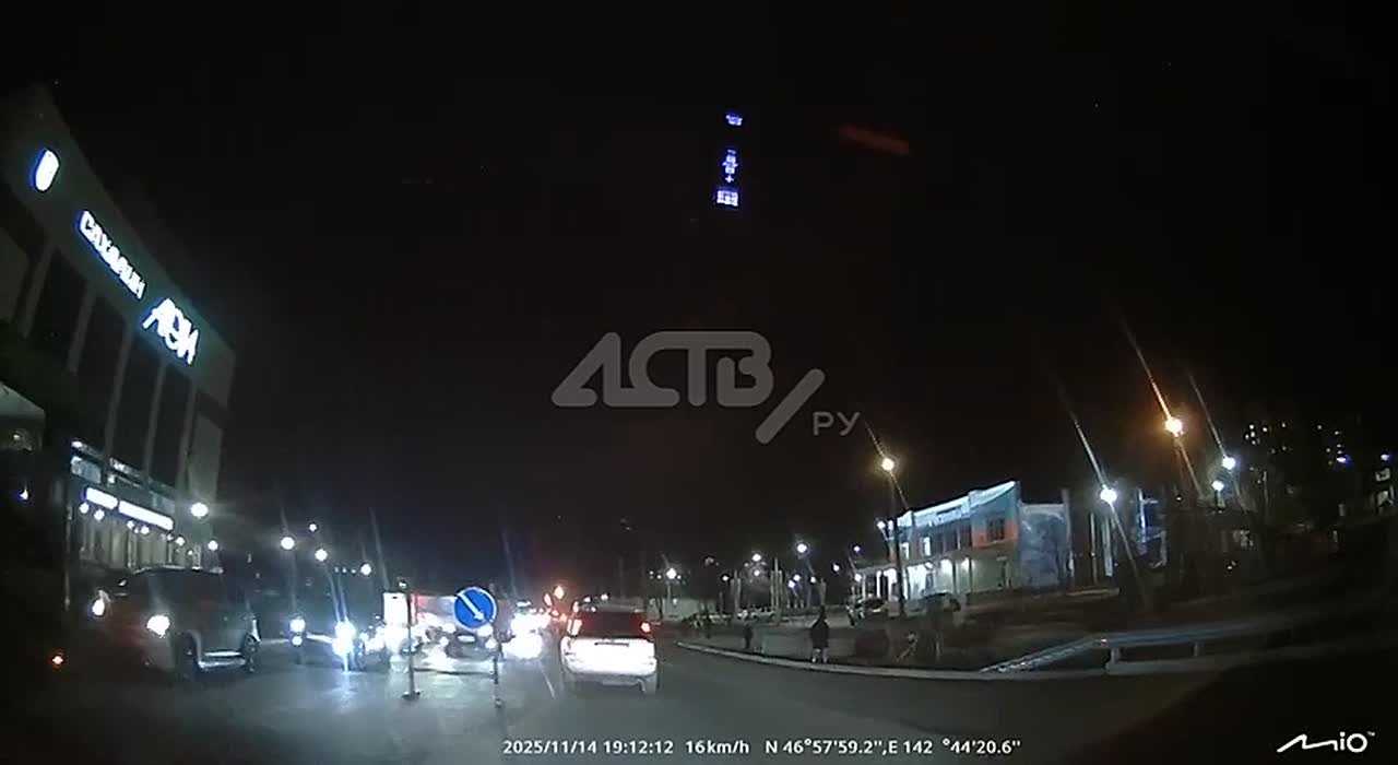 На "тройке" по встречке: водитель пассажирского автобуса нарушил ПДД в Южно-Сахалинске