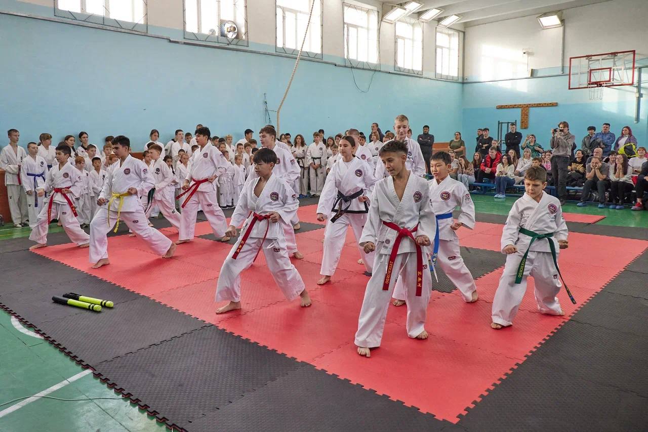 Сила, посвященная подвигу. В школе №13 состоялся турнир по боевым искусствам, посвященный памяти о выпускниках школы Евгении Лукашевиче и Алексее Чащеве, погибших в зоне СВО