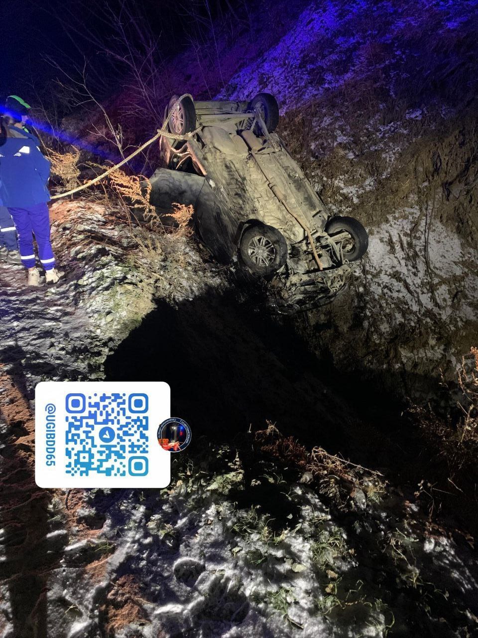 Пьяный водитель-бесправник улетел в кювет на юге Сахалина: двое получили травмы