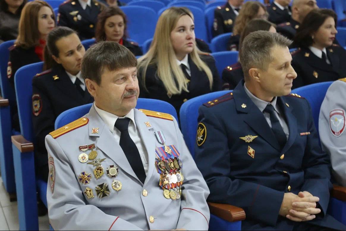 Сегодня,в честь профессионального праздника – Дня участкового уполномоченного полиции,в Управлении МВД России по Сахалинской области прошло торжественное мероприятие Сегодня,в честь профессионального праздника – Дня участкового уполномоченного полиции,в Управлении МВД России по Сахалинской области прошло торжественное мероприятие