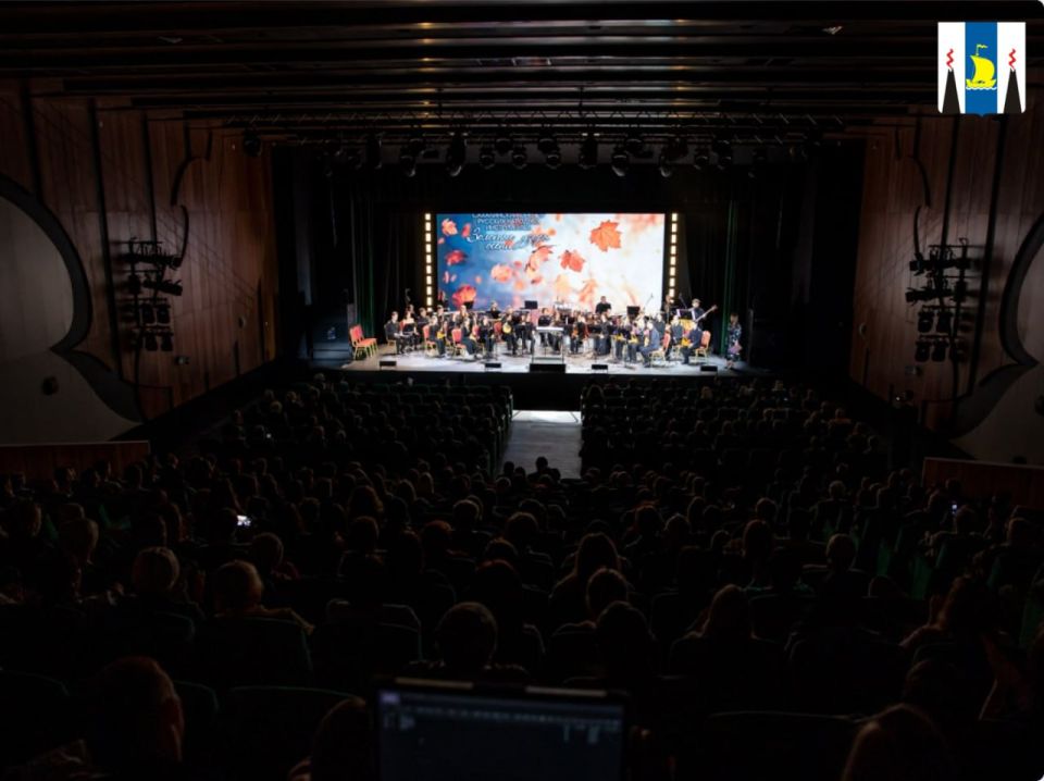 Сахалинский оркестр русских народных инструментов успешно выступил с программой «Золотые узоры осени»!