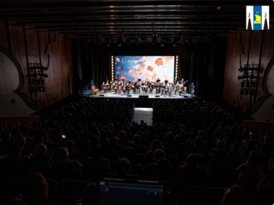 Сахалинский оркестр русских народных инструментов успешно выступил с программой «Золотые узоры осени»!