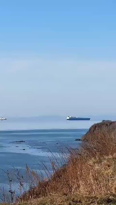 «Невостребованные» углеводороды: у берегов Сахалина выстроилась танкерная очередь