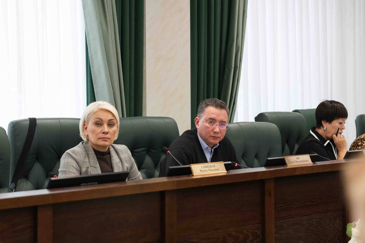 Депутаты областной Думы обсудили финансирование социальной сферы в бюджетном пакете на 2026–2028 годы Депутаты областной Думы обсудили финансирование социальной сферы в бюджетном пакете на 2026–2028 годы