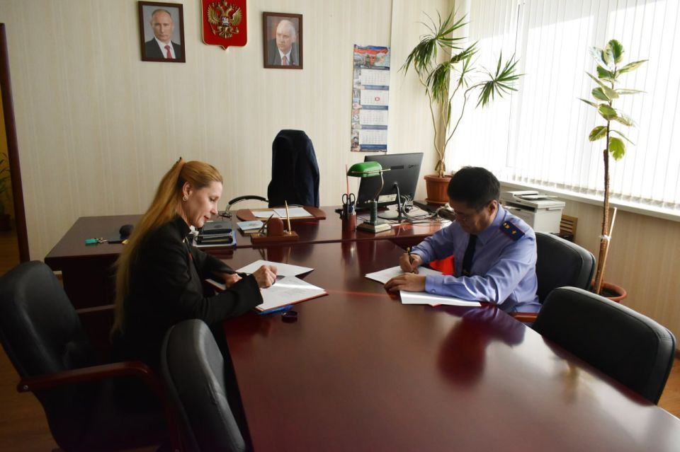 Руководитель следственного управления СК России по Сахалинской области и представитель регионального отделения Всероссийского детско-юношеского военно-патриотического общественного движения "Юнармия" заключили соглашение о...