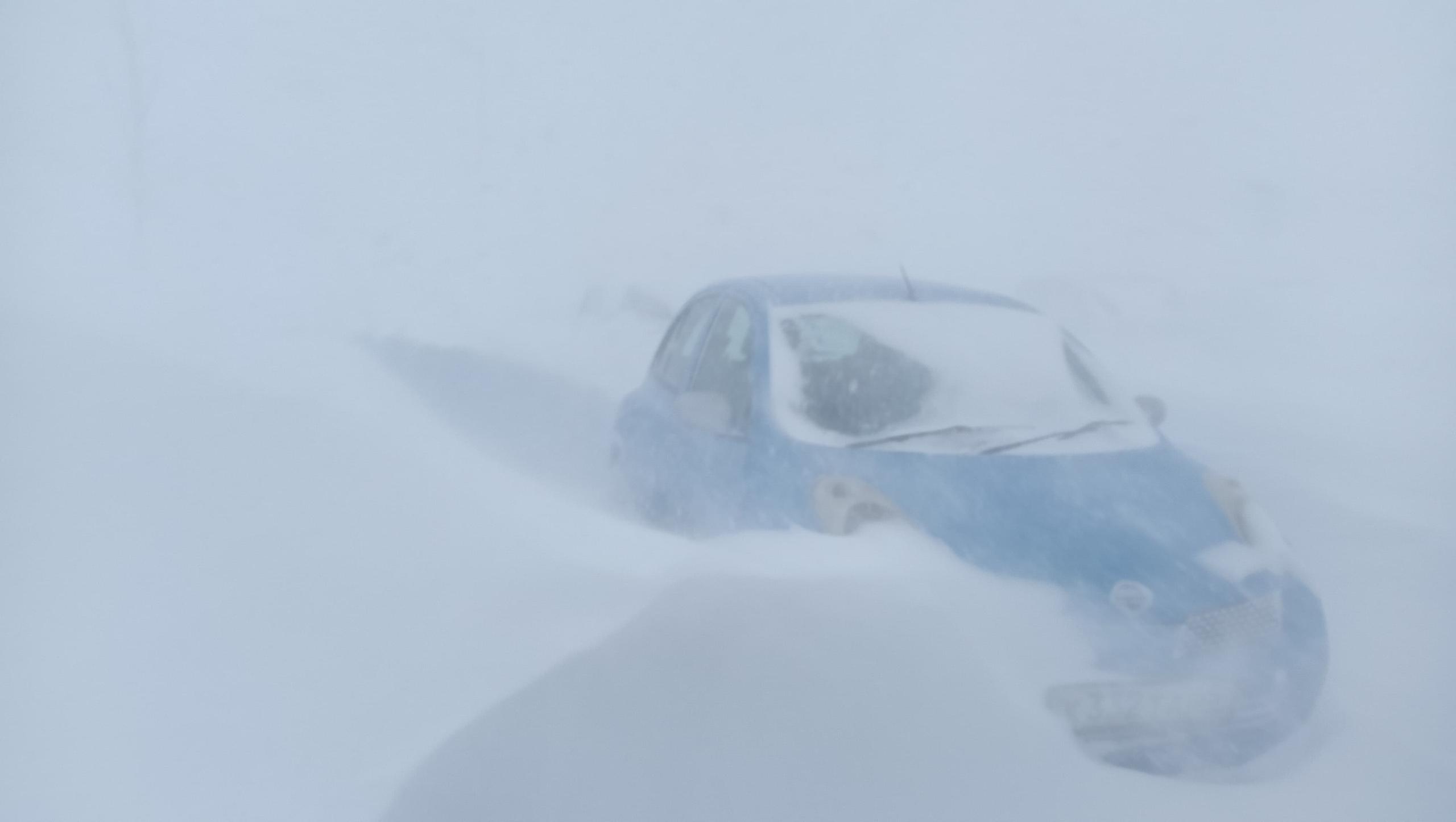 Участки двух трасс на Сахалине закрыли для движения из-за циклона