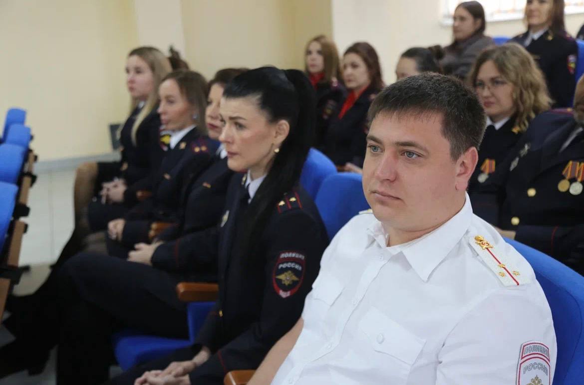 Сегодня,в честь профессионального праздника – Дня участкового уполномоченного полиции,в Управлении МВД России по Сахалинской области прошло торжественное мероприятие Сегодня,в честь профессионального праздника – Дня участкового уполномоченного полиции,в Управлении МВД России по Сахалинской области прошло торжественное мероприятие