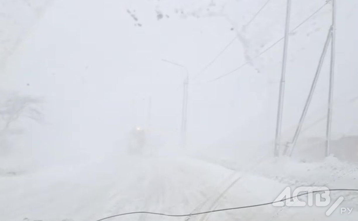 В Поронайском районе отменили все пригородные автобусы из-за циклона