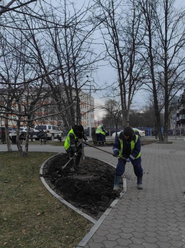 Южный готовятся к зиме. Пока природа засыпает, наши коммунальные службы работают на опережение: от уборки листвы и мусора, связывания кустарников на зиму до посадки тюльпанов, которые порадуют нас весной Южный готовятся к зиме. Пока природа засыпает, наши коммунальные службы работают на опережение: от уборки листвы и мусора, связывания кустарников на зиму до посадки тюльпанов, которые порадуют нас весной