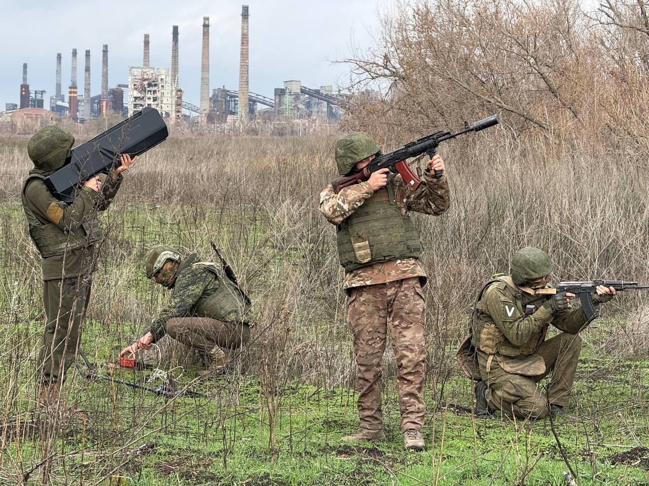 Сахалинские инженеры обеспечивают прорыв обороны противника в зоне СВО Сахалинские инженеры обеспечивают прорыв обороны противника в зоне СВО