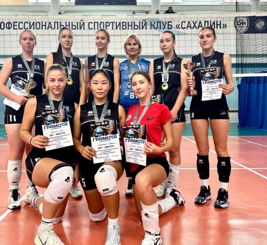 В праздник волейбола превратился чемпионат области, прошедший в островной столице