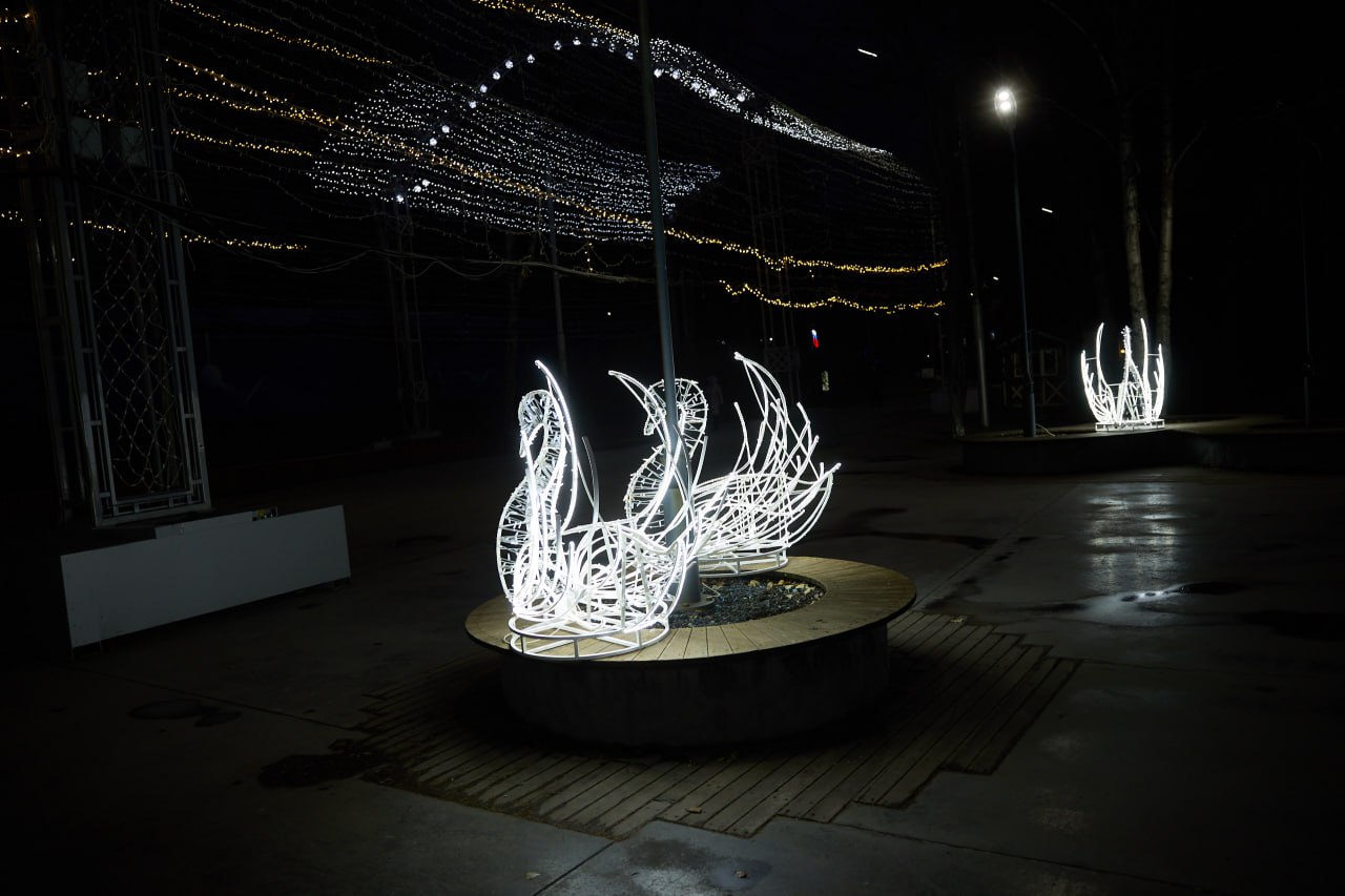 Масштабное новогоднее оформление готовят в парке Южно-Сахалинска Масштабное новогоднее оформление готовят в парке Южно-Сахалинска