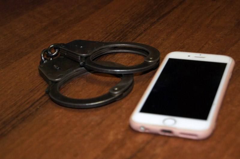 В областном центре полицейские установили подозреваемого в краже дорогостоящего телефона