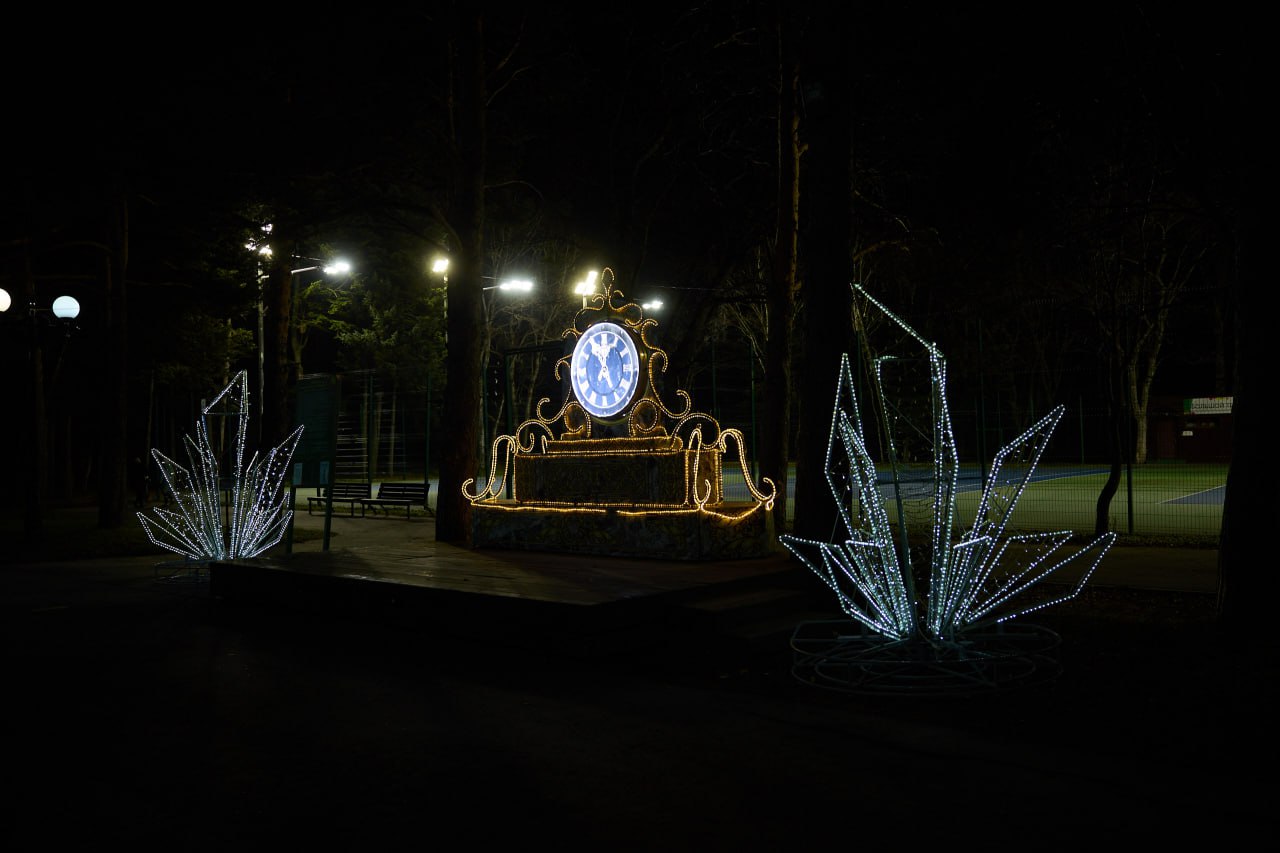 Масштабное новогоднее оформление готовят в парке Южно-Сахалинска Масштабное новогоднее оформление готовят в парке Южно-Сахалинска