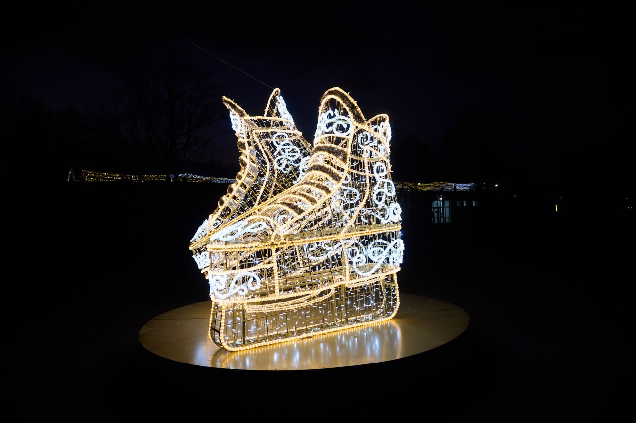 Масштабное новогоднее оформление готовят в парке Южно-Сахалинска Масштабное новогоднее оформление готовят в парке Южно-Сахалинска