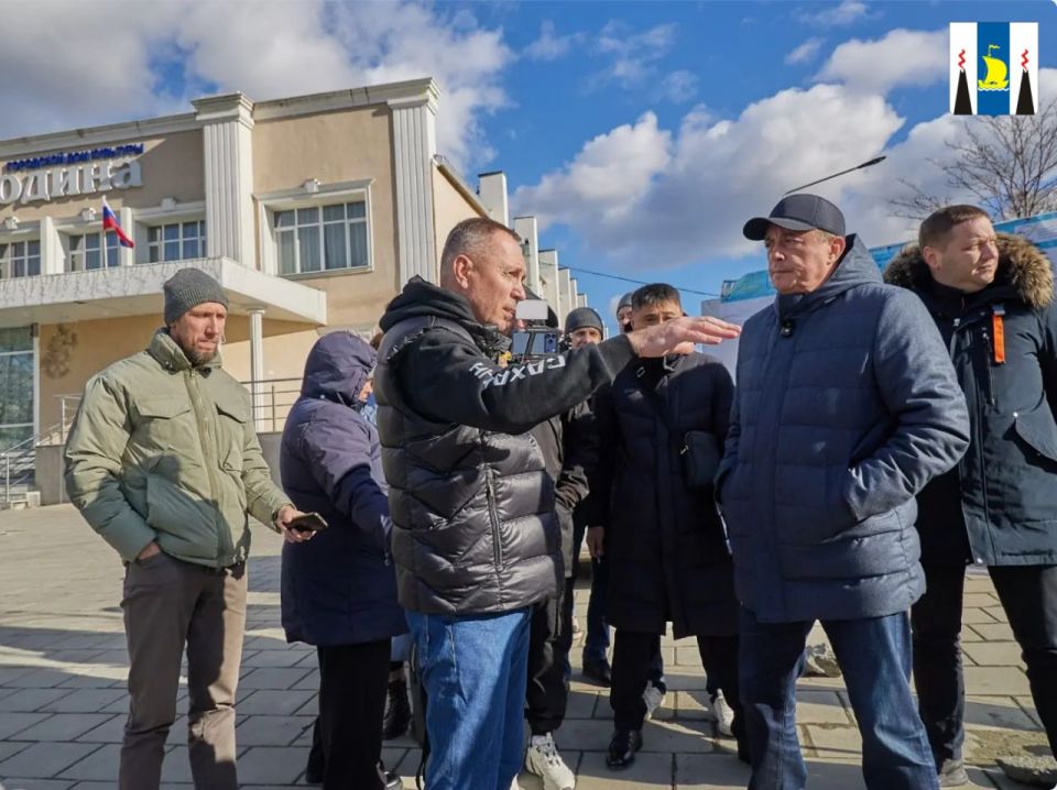 Во время традиционного объезда Южно-Сахалинска губернатор Валерий Лимаренко проинспектировал ход работ на важных транспортных артериях областного центра
