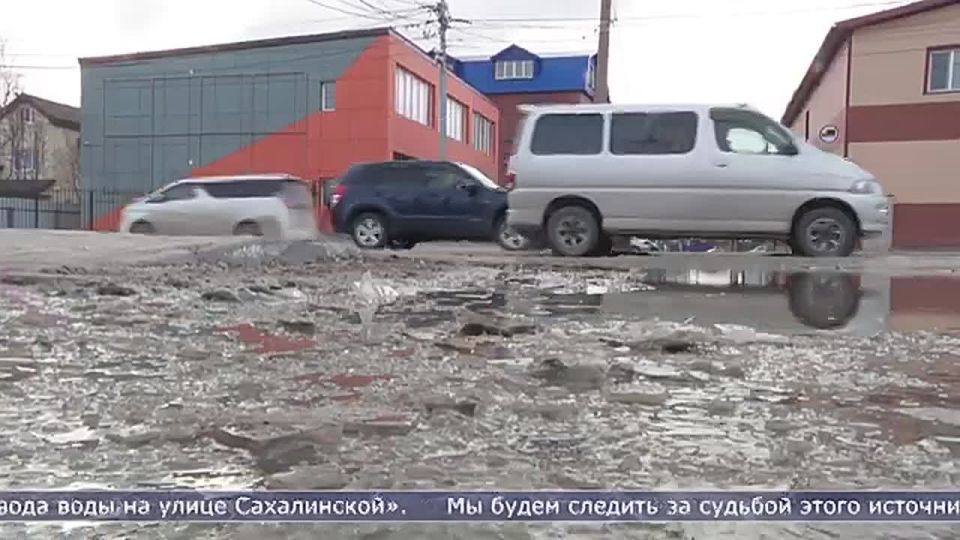 На источник, который заливает дорогу в районе «Спутника» жалуются жители областного центра