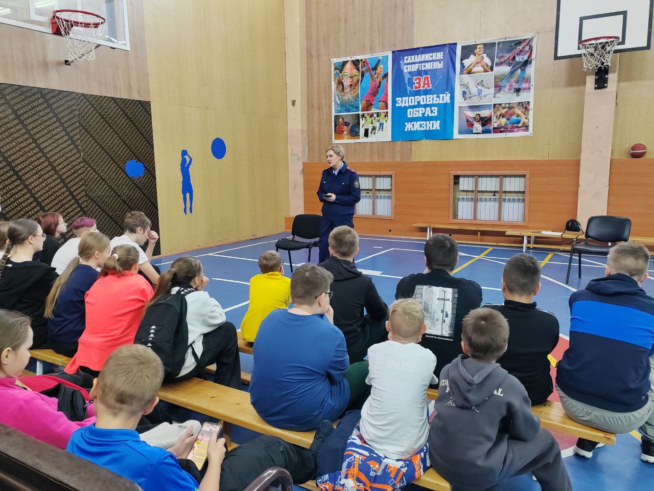 Во Всемирный День ребёнка и в рамках Всероссийской акции «День правовой помощи детям» сотрудник следственного управления СК России по Сахалинской области провела профилактическое занятие с учащимися спортивной школы Во Всемирный День ребёнка и в рамках Всероссийской акции «День правовой помощи детям» сотрудник следственного управления СК России по Сахалинской области провела профилактическое занятие с учащимися спортивной школы