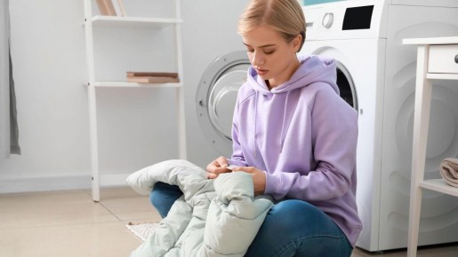 Все испортите: почему пятна на пуховике ни в коем случае нельзя убирать мицеллярной водой