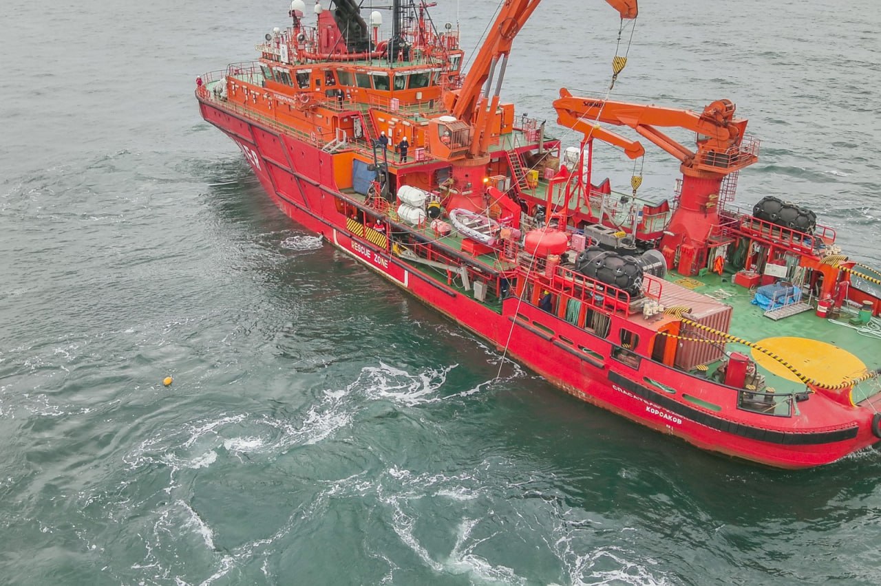 Двигатель упавшего советского истребителя подняли со дна моря у берегов Сахалина Двигатель упавшего советского истребителя подняли со дна моря у берегов Сахалина