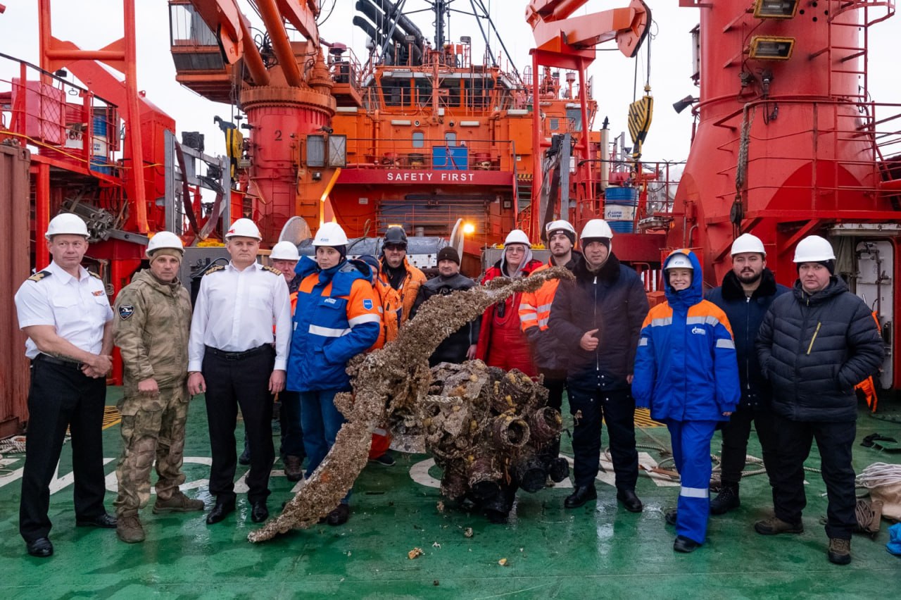 Двигатель упавшего советского истребителя подняли со дна моря у берегов Сахалина Двигатель упавшего советского истребителя подняли со дна моря у берегов Сахалина