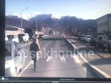 «Шла кровь из головы»: молодой водитель-бесправник сбил пешехода на переходе в Южно-Сахалинске