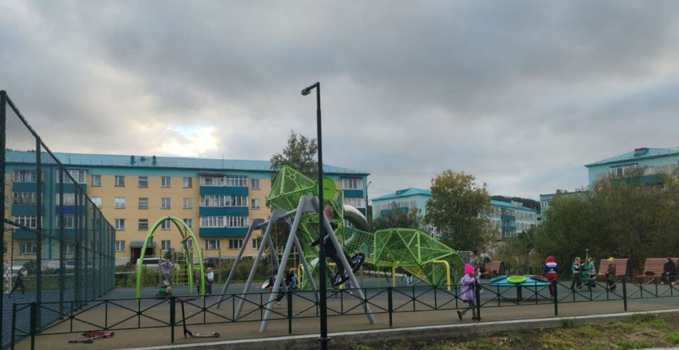 Благодаря прокуратуре в Углегорске в эксплуатацию введена новая детская игровая площадка